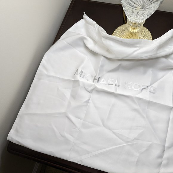 Michael Kors Zip Wallet w/gift box and logo dust bag (3-pieces) **NEW** - Picture 7 of 13